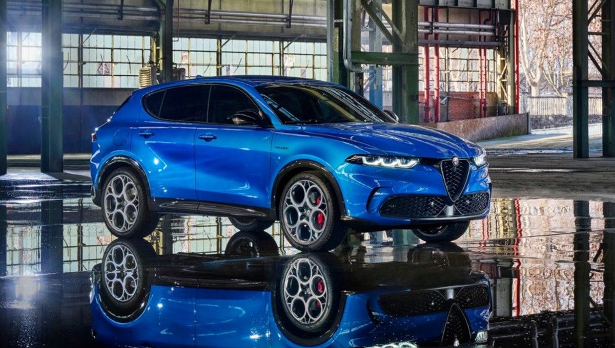 Alfa Romeo'da yeni dönem: İlk elektrik destekli model tanıtıldı
