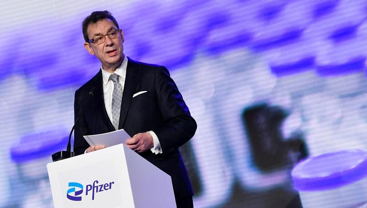 Pfizer CEO'sundan Omicron aşısı açıklaması: Birkaç ay içinde normale döneceğiz